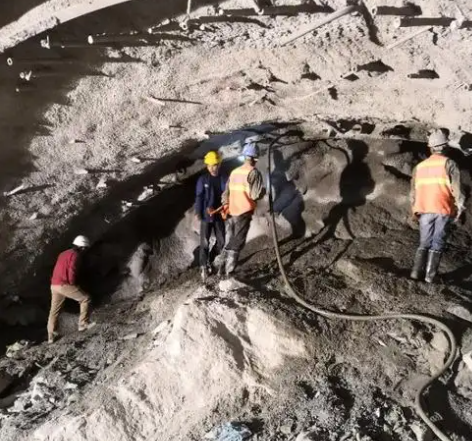 峄城拱顶带模注浆料的施工流程及注意事项